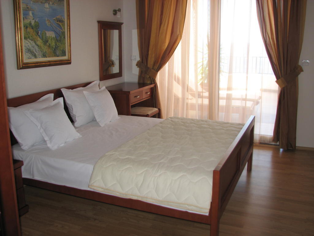 Apartments Leut Ilha Sveti Stefan Quarto foto